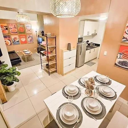 Spacious Pool View 2Br 2Bath Apt In Makati