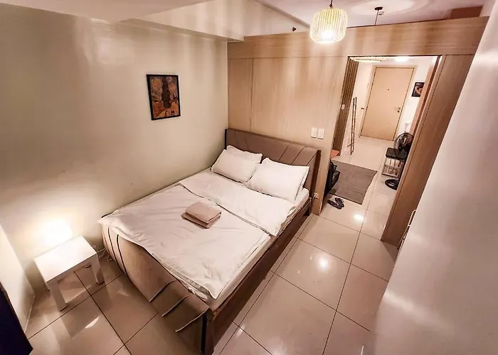 Spacious Pool View 2br 2bath In Makati Manille