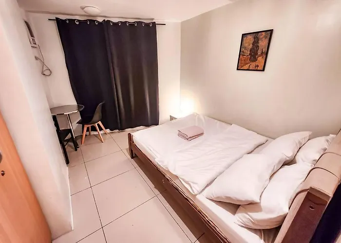 Spacious Pool View 2br 2bath In Makati Appartement Manille