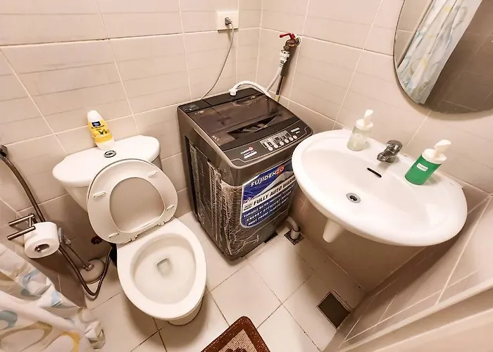 Spacious Pool View 2br 2bath In Makati *